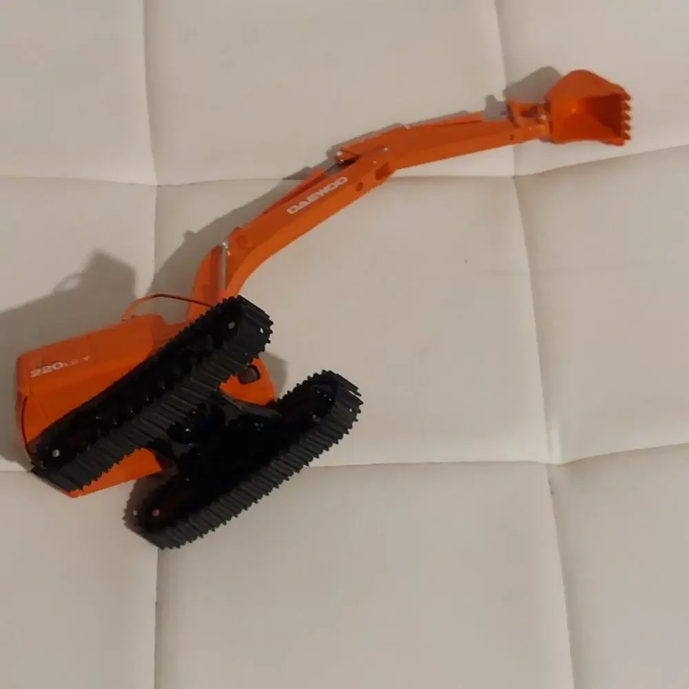 New Clover Daewoo Excavator Solar 220 LC-V 1/40 Scale Diecast Model Vehicle